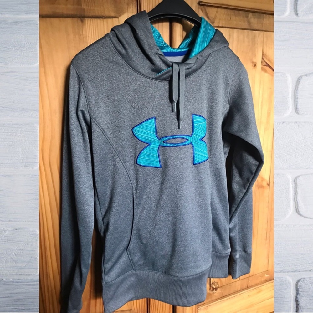Semi- Fitted UnderArmour hoodie in Metallic Grey